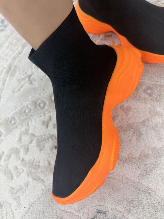 кроссовки-сникеры в стиле “sock sneakers”