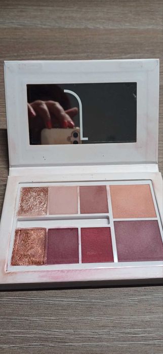 Лимитирана Палитра Seven7een-СЕНКИ 6 Цвята+РУЖ 2 Цвята