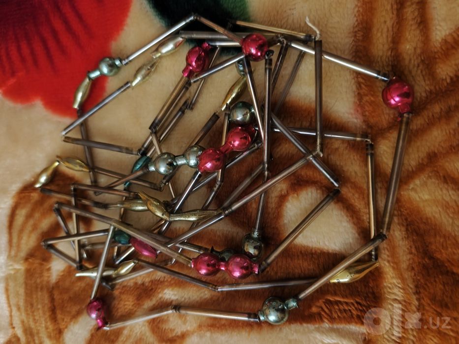 Ёлочные игрушки и бусы советские,15000сум..