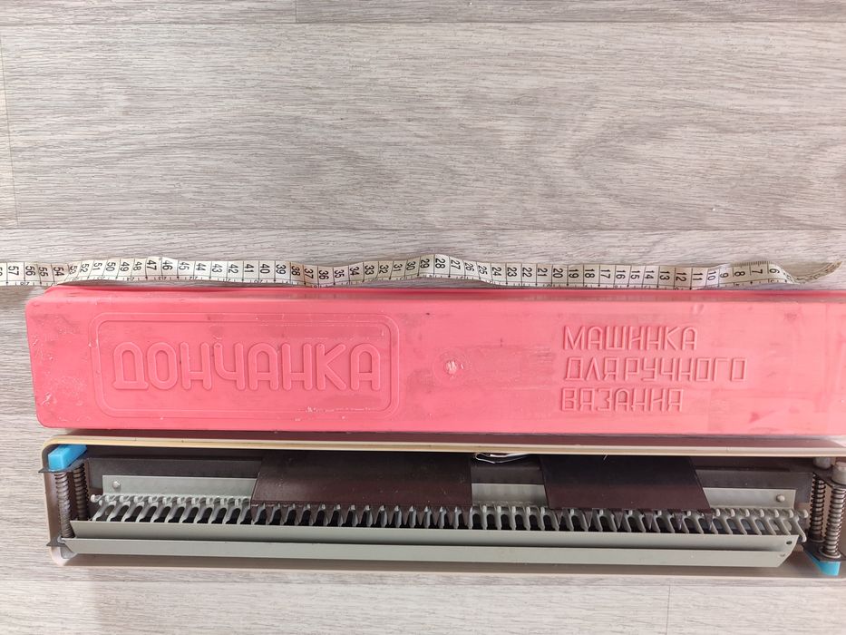 Продам вязальную машинку