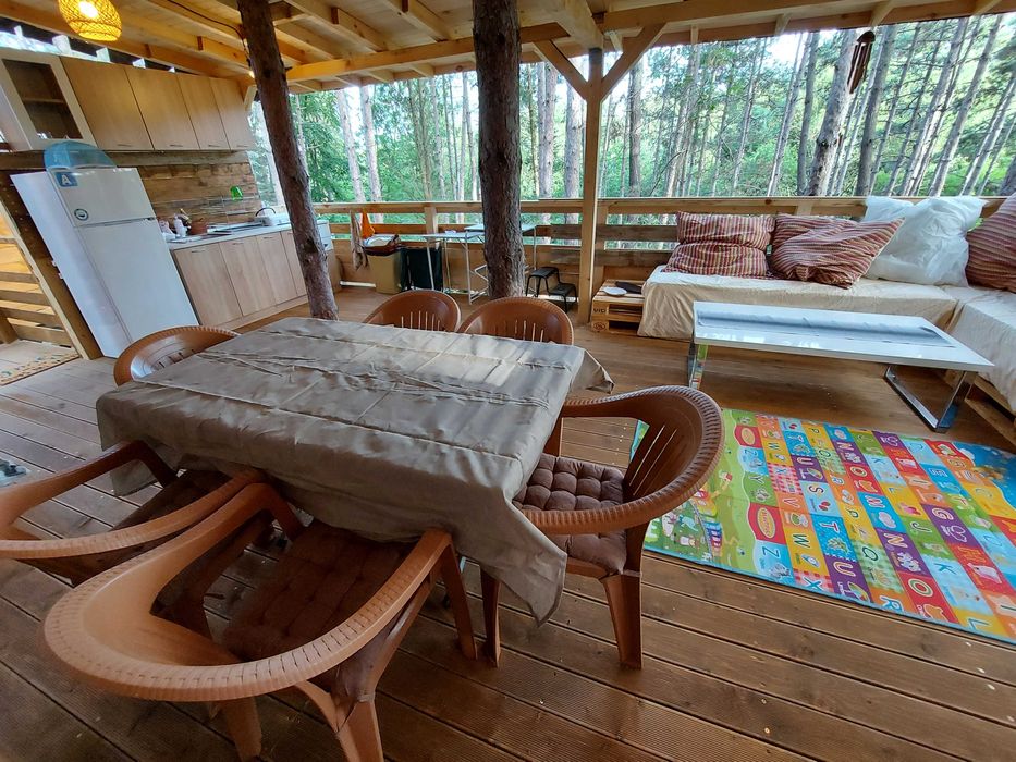 Стационарна Каравана с Веранда на къмпинг "Якото Място"