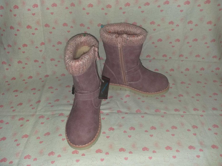 Зимни ботуши за момиче от Daichman с етикет