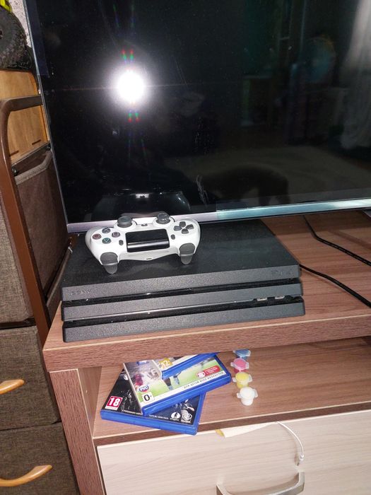 Ps4 pro 1 tb  2 коснулся Диски рабочая