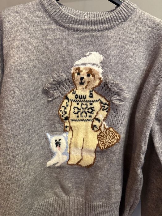 Страхотен мек пуловер с мече