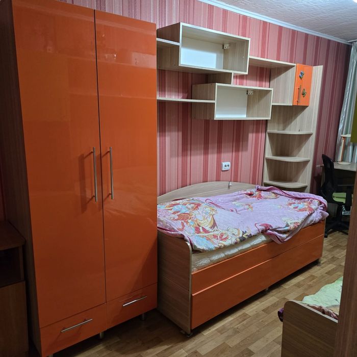 Продам спальный гарнитур детский