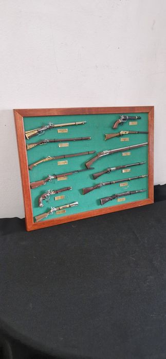 Tablou panoplie flinte pusti de epoca