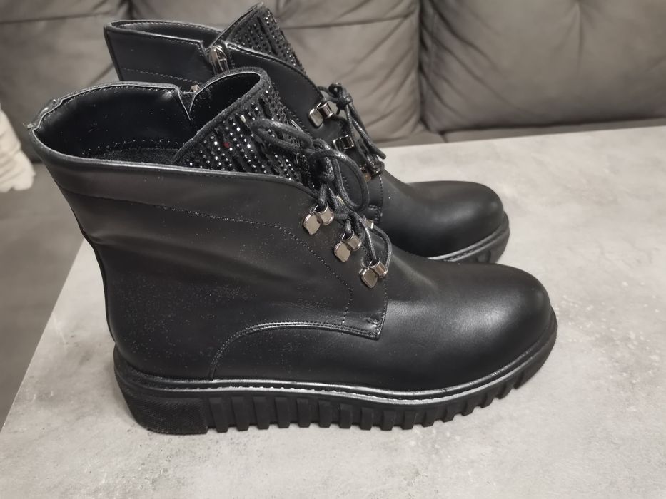 Нови дамски зимни боти номер 38