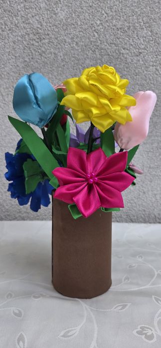 Букети цветя от сатен