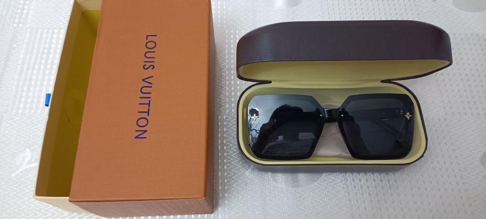 очки солнцезащитные