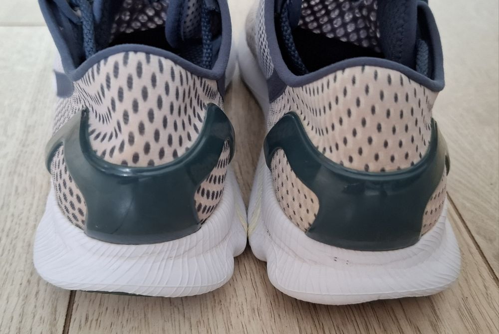 UNDER ARMOUR Дамски маратонки-номер 38