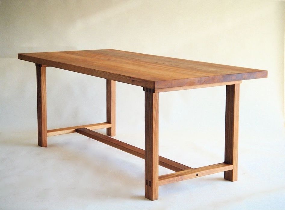 Стол обеденный из массива