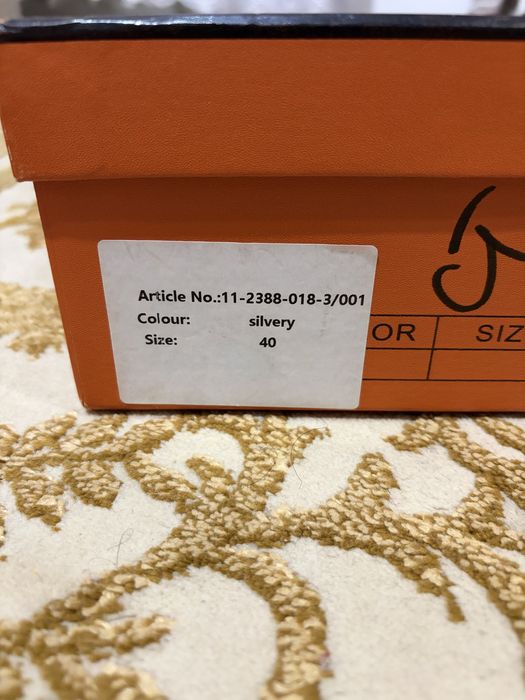 Срочно продам туфли новый