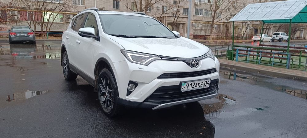 ToyotaRAV4 автомат2.5 Европеец