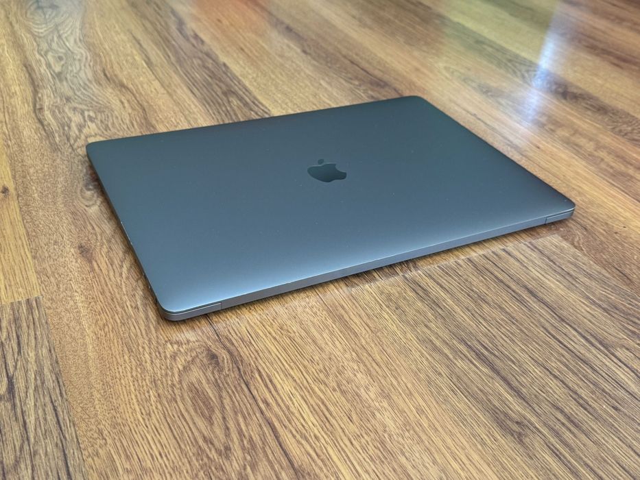 15' Core i9 Apple MacBook Pro 2019 16GB RAM/512GB SSD/Radeon Pro 4GB