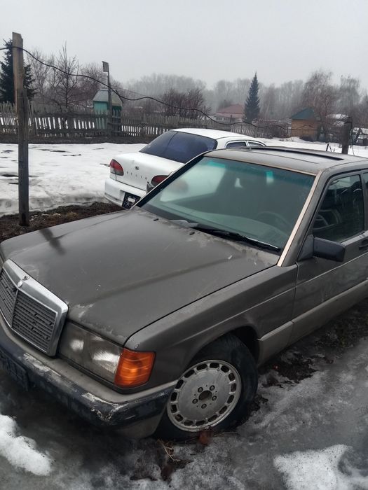 Мерседес 190 седан