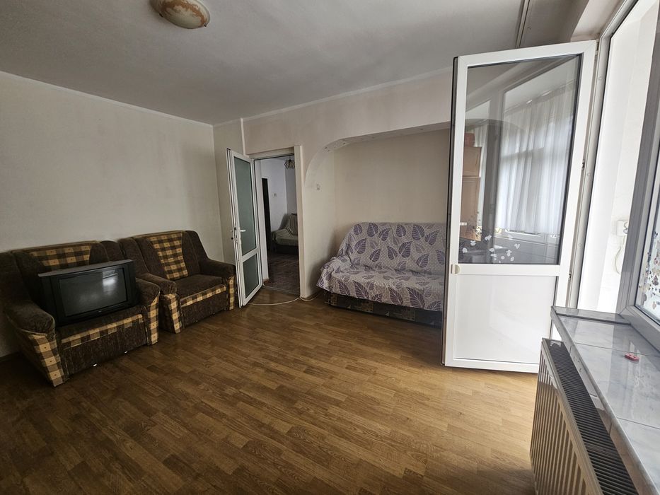 Închiriez apartament 3 camere