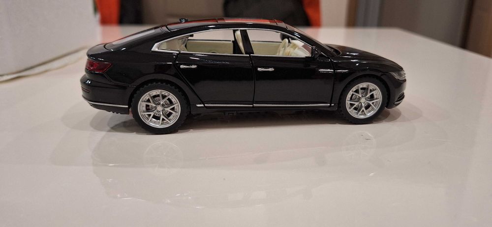 VW Arteon Артеон 1:32 отваряеми врати, капак, светещи фарове и стопове