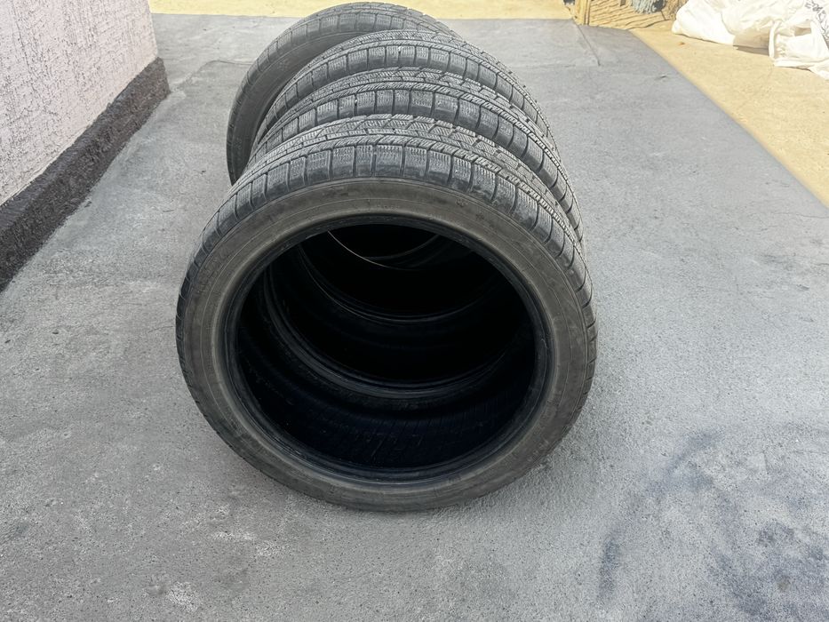 Продам шины Winda  стояли на камри 70