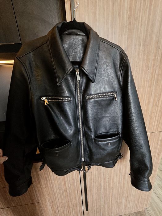 -Продам кожанку.