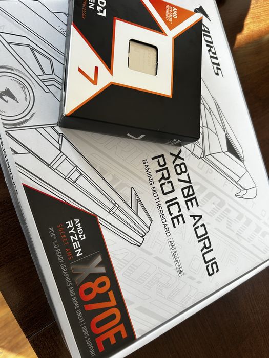 Procesor(ryzen 7 9800x3d) si placa baza(auros x870E) pc