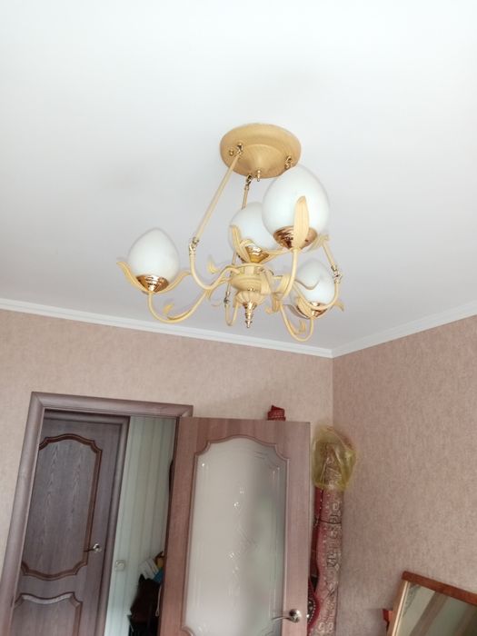 Продам люстры классик