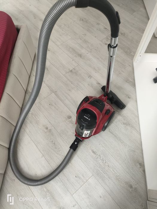 Продам пылесос BOSH