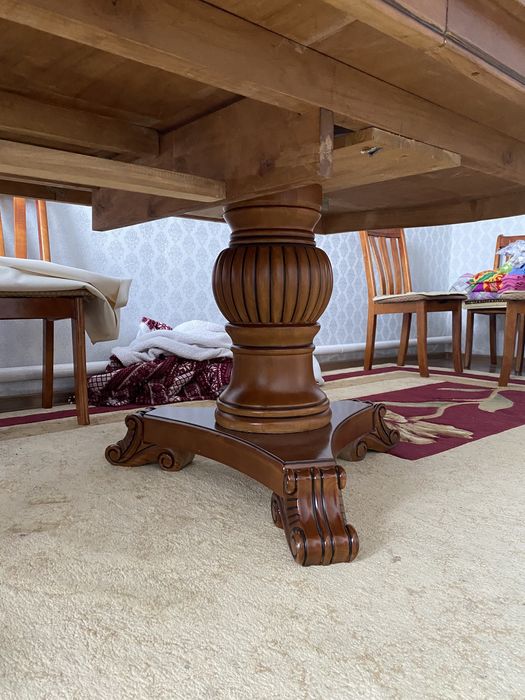 Стол гостивой Малайзия дерево