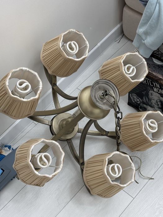 продается люстра