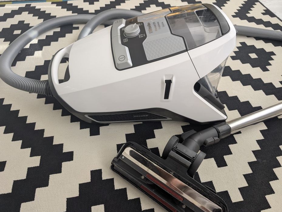 Aspirator Miele Blizzard CX1 Excellence 900 w