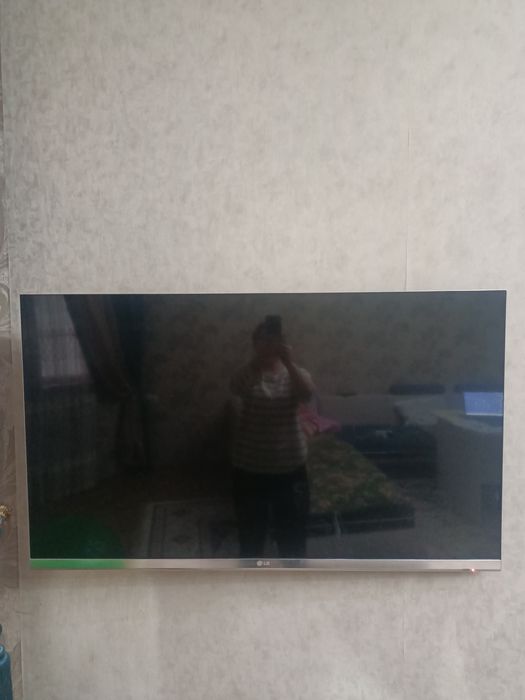 Телевизор LG цветной