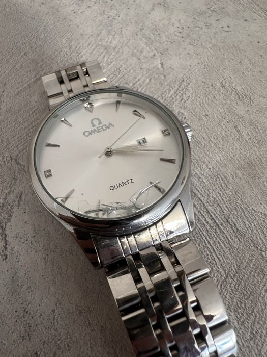 Часы Omega серые кварцовые