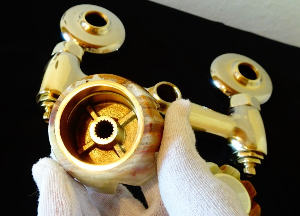 Италиански бронзов смесител с оникс.