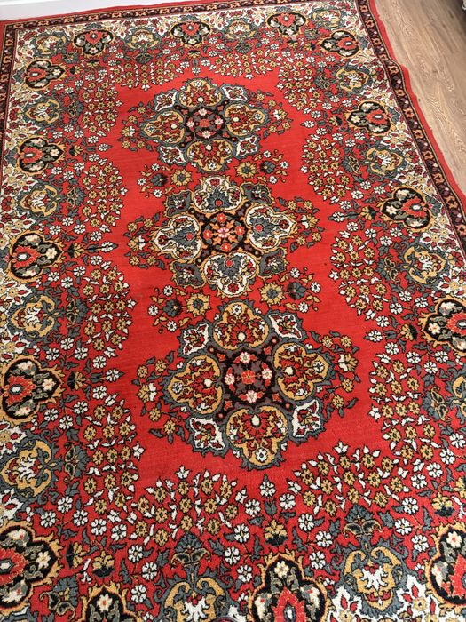 Ковер шерстяной б у в отлияном состоянии