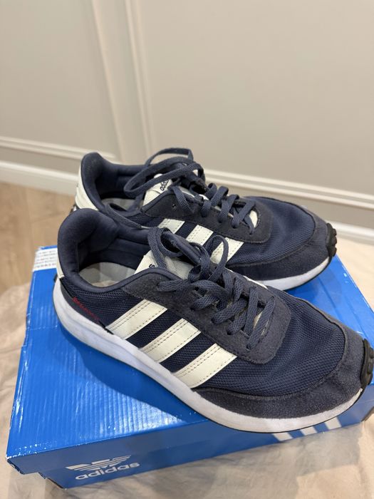 Продаю кроссовки, размер 35-36