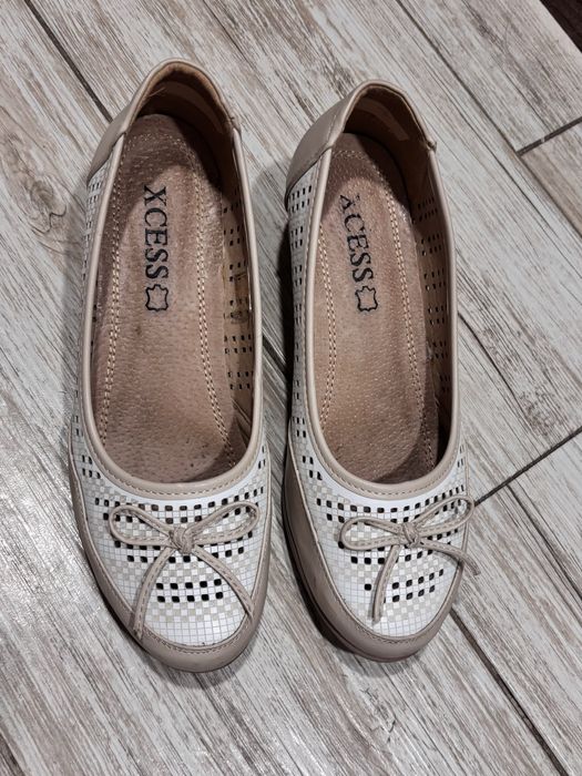 Стилни дамски обувки – платформи + елегантни обувки на ток.