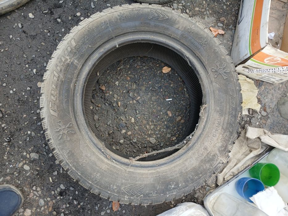 Продам резины (покрышки)