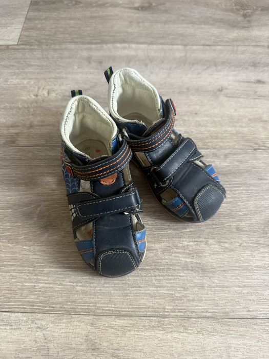 Продам сандали 21размер