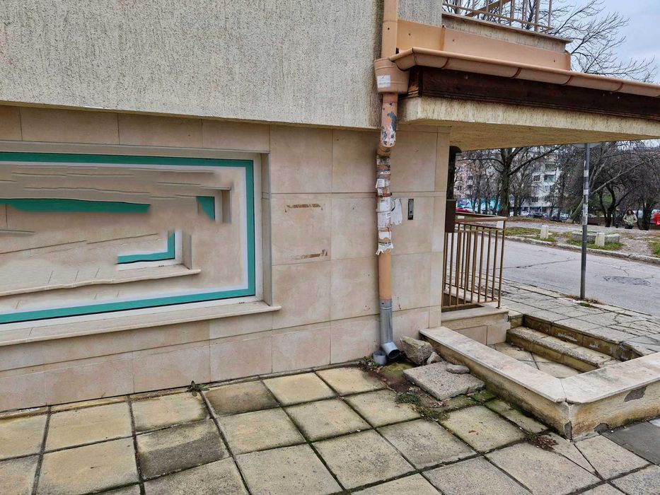 Търговско помещение (магазин, салон, офис) до парка Гео Милев