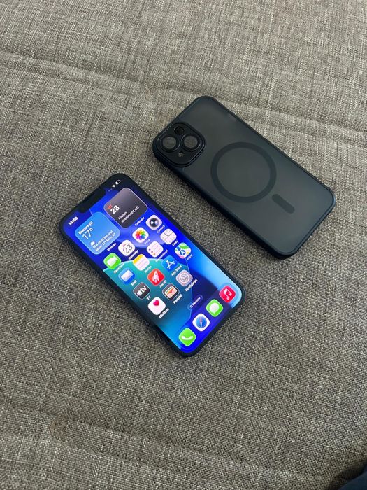 Vand iphone 13 impecabil