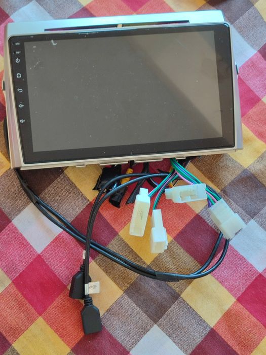 Навигация за тойота Корола версо