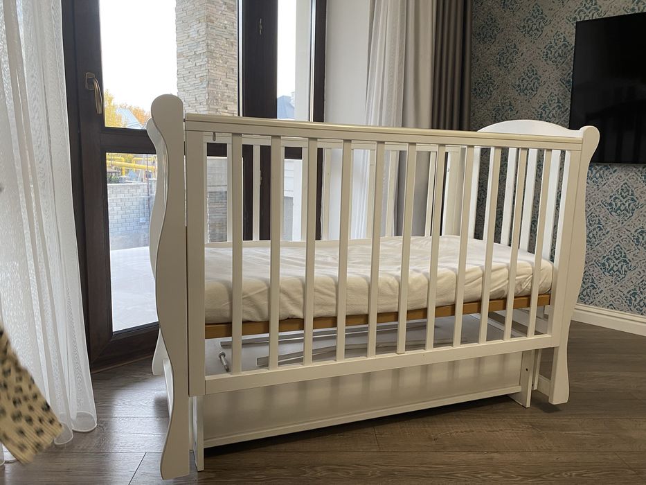 Детская кроватка / манеж