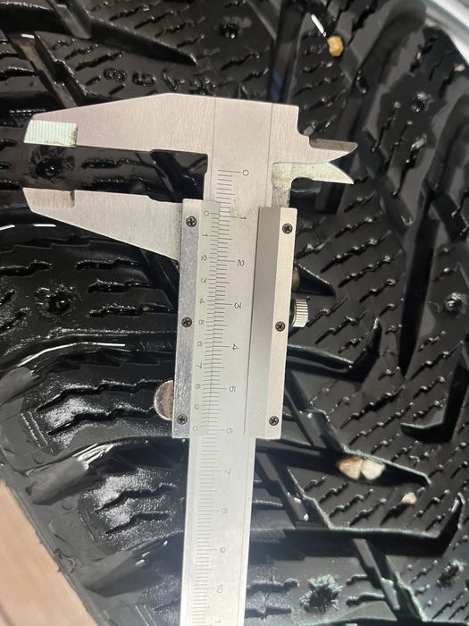Перфектни 4бр. зимни гуми  Nokian Hakkapelitta 215/70 R16