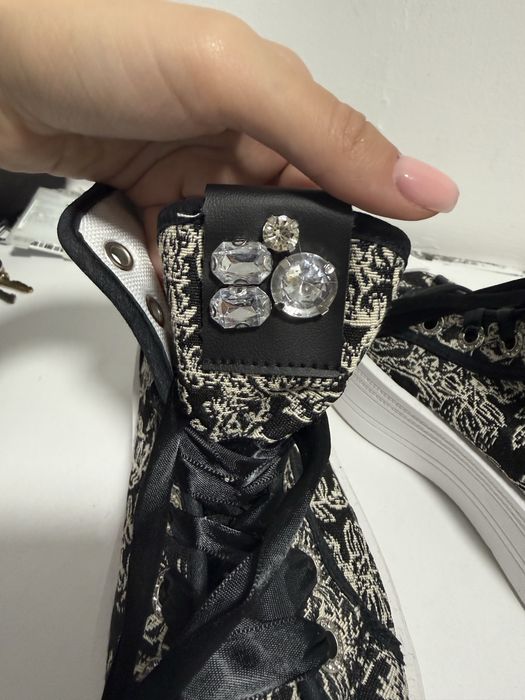 Дамски маратонки.