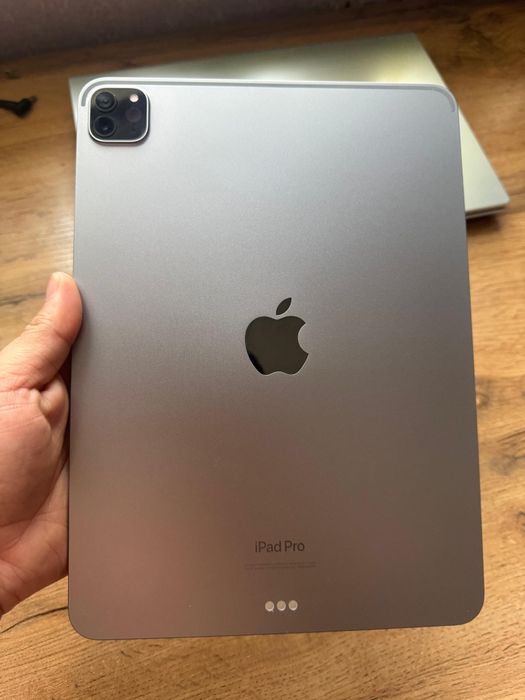 iPad Pro 2022 M2 256 ГБ, новый, полный комплект, срочная продажа.