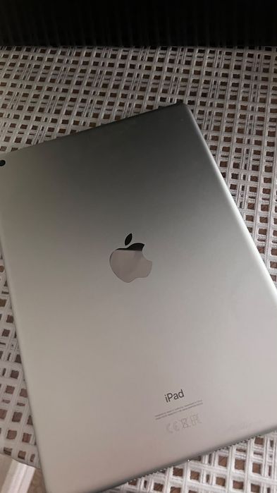 Продам б/у iPad 8 поколения