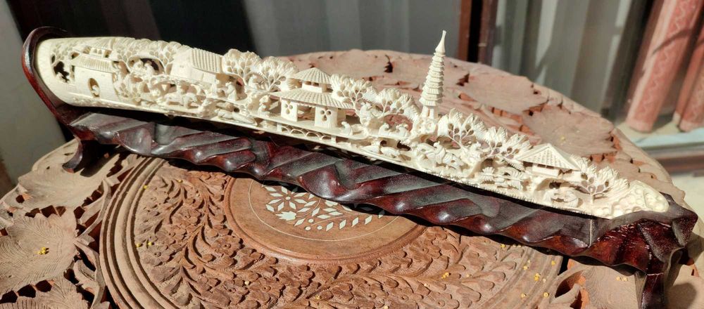 Изящно инкрустиран и резбован рог