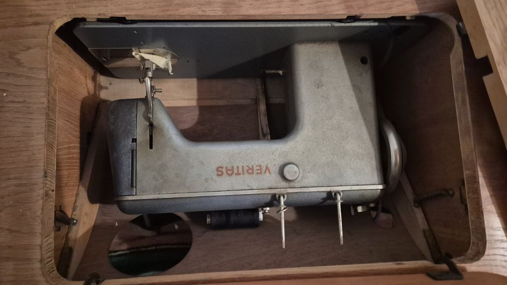 Шевна машина Veritas с масичка