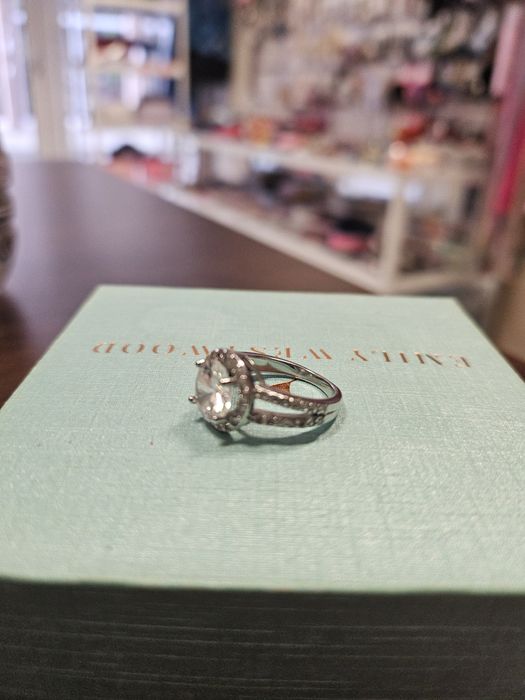 Сребърен пръстен с камъни