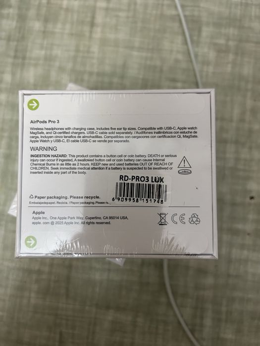 Продам airpods 3 про