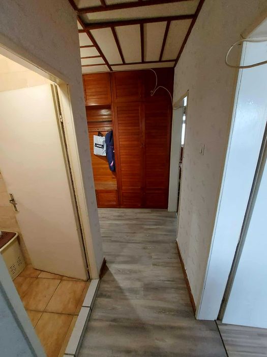 Двустаен апартамент, Пазара